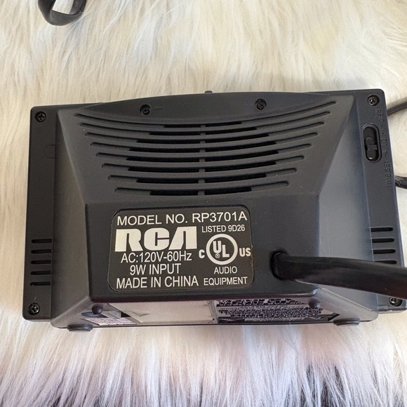 RCA Black Digital AM/FM Alarm Clock - Picture 3 of 4